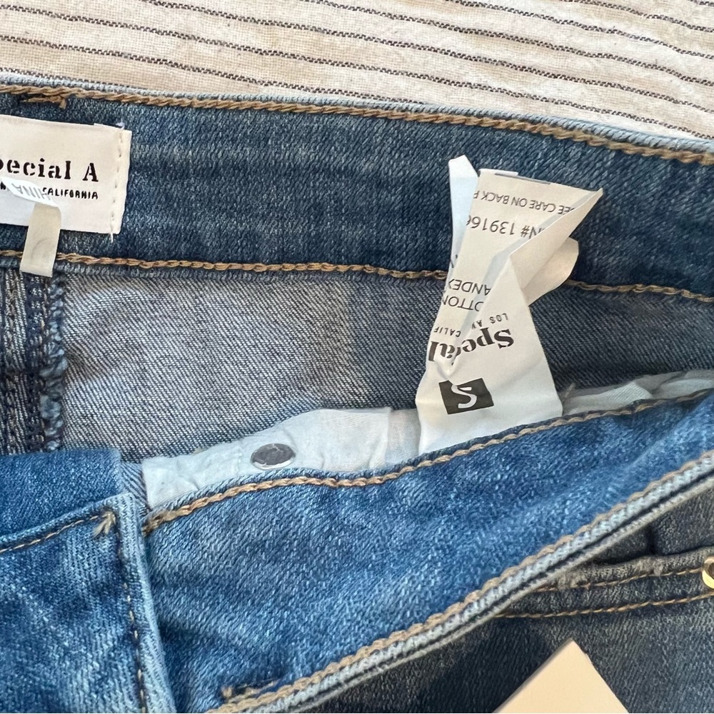 NWT High Rise Denim Shorties small - Picture 2 of 3